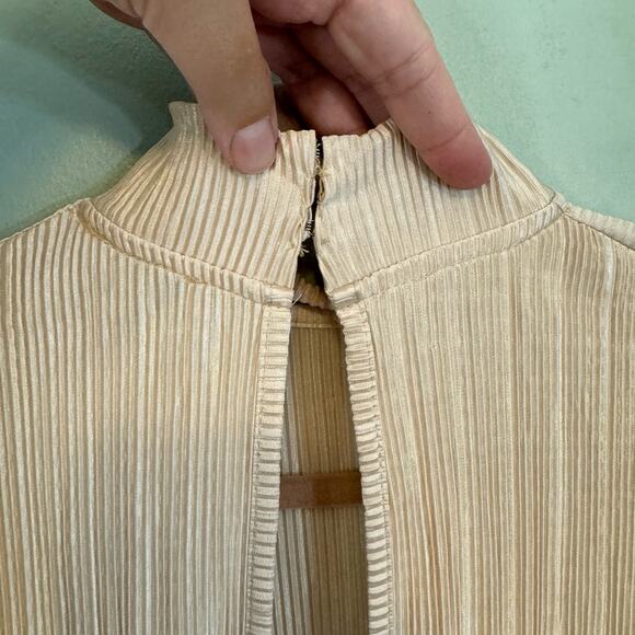 Topshop Plisse Batwing Splitback Top Womens 8 Tan Blouse Mock Neck Short Sleeve - Picture 4 of 10